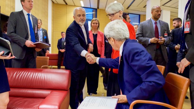 Secretary_Kerry_shakes_hands_with_minister_Zarif
