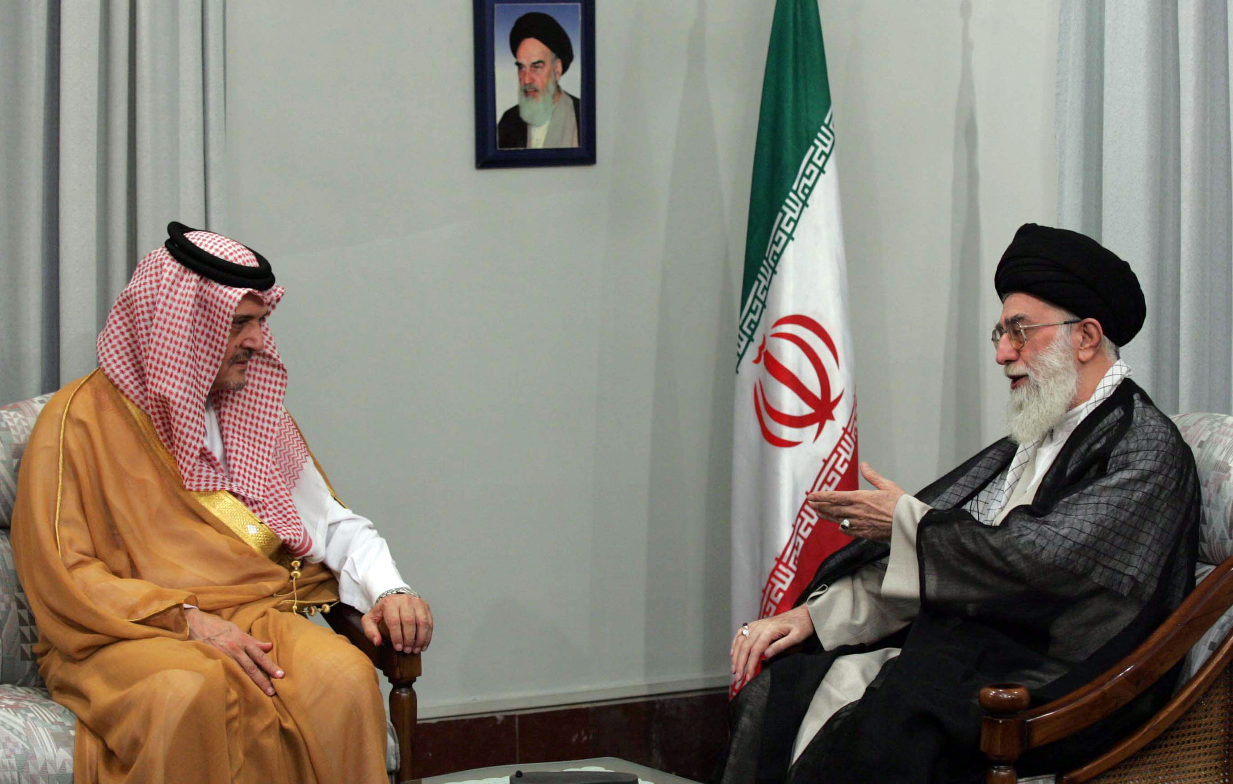 Главнокомандующий в мусульманских странах. Хаменеи и Салман. Саудовская Аравия больница короля Фейсала.