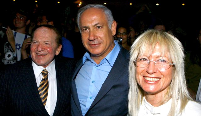 Sheldon Adelson, left, Israeli Prime Minister Benjamin Netanyahu, center, and Adelson's wife, Miriam (photo by Eyal Warshavsky)